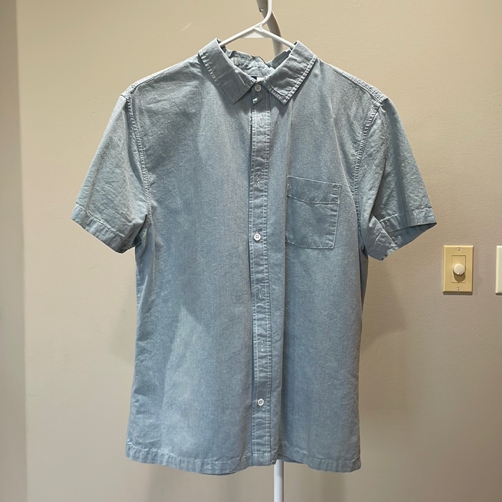 H&M Men’s Short-Sleeve Button down Shirt